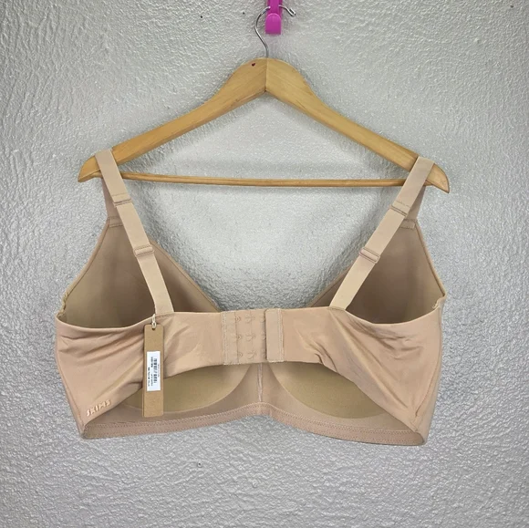 SKIMS | Intimates & Sleepwear | Nwt Skims Wireless Form Demi Bra Color ...